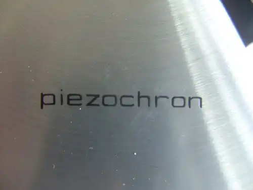 Uhr - Wanduhr piezachron, Glashütte 1967 bis 1977, funktionstüchtig