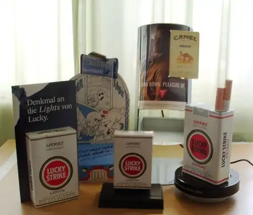 Werbung - Tabakwerbung, Zigarettenwerbung, Schaufensterwerbung, Werbeaufsteller u.a., 80er Jahre, teils elektrisch betrieben, sehr gut erhalten