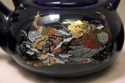 Tee-Service - Kanne + 4 Teeschalen dunkelblau asiatisches Motiv Keramik, ca. 70er Jahre