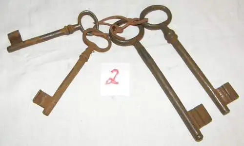 4 x (Stk) antike Schlüssel (2)  im Bund, 19. Jahrhundert