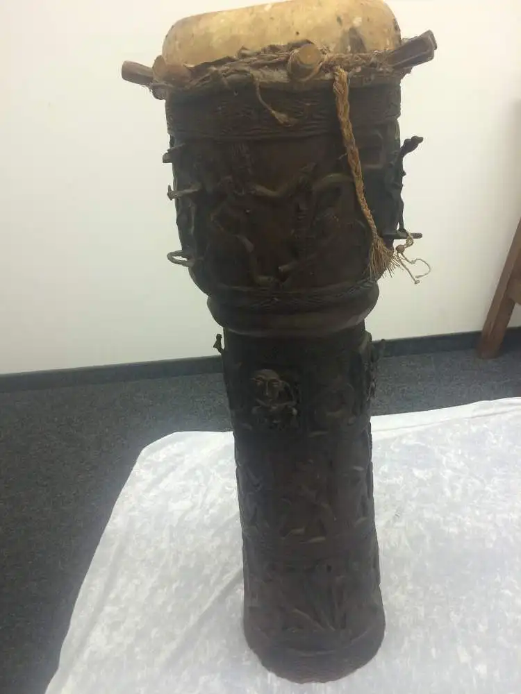 Antike Kamerun Trommel – Yaoundé – Holz & Leder – Stammeskunst – ca. 1975 0