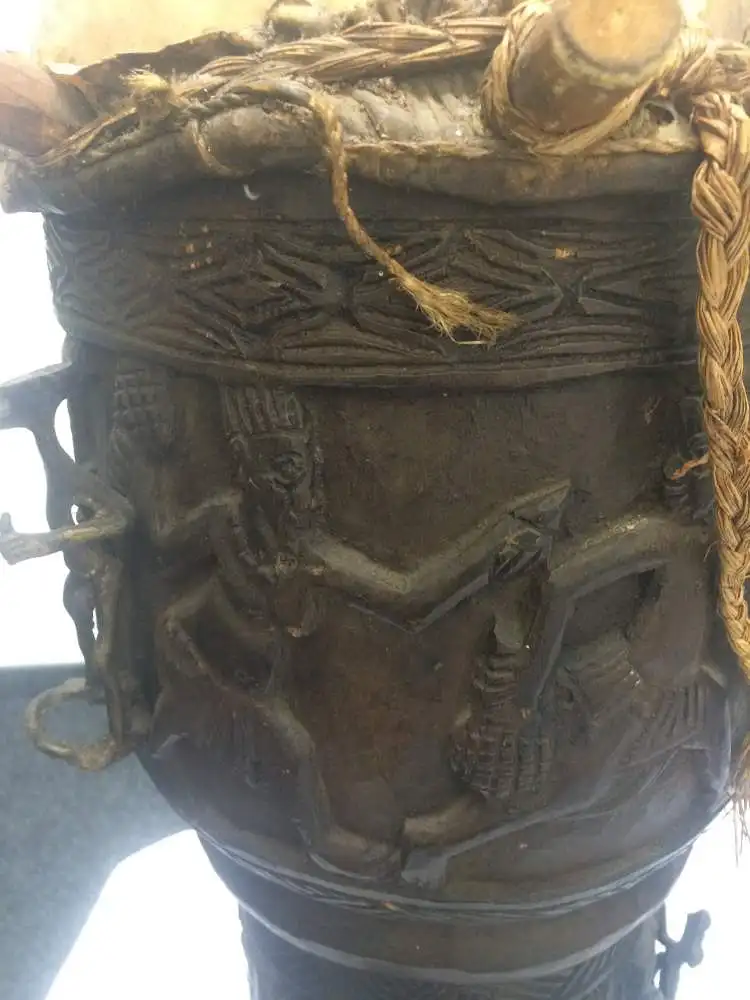 Antike Kamerun Trommel – Yaoundé – Holz & Leder – Stammeskunst – ca. 1975 1