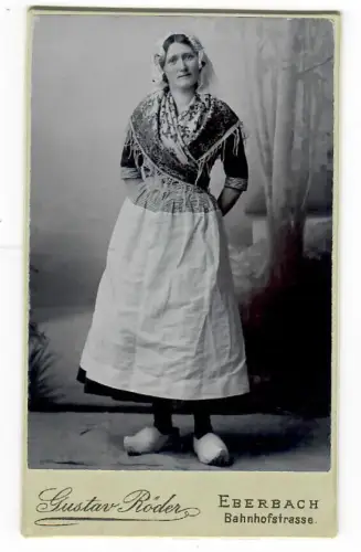 Foto Frau Porträt, Odenwälder Tracht, Gustav Röder Eberbach, 6016