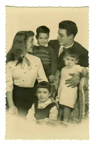 Foto AK, Porträt Familie, Vater und Mutter mit  Kindern, 20078