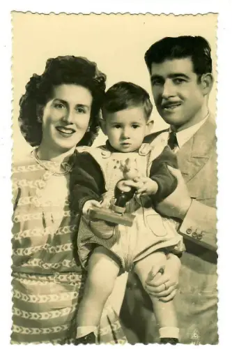 Foto AK, Porträt Familie, Eltern mit kleinem Sohn, 20081