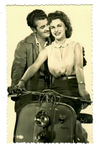 Foto AK, Liebespaar auf Lambretta, Doce Vita, 20070