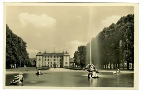 AK Schwetzingen Schloßgarten Blick zum Schloß, 10720