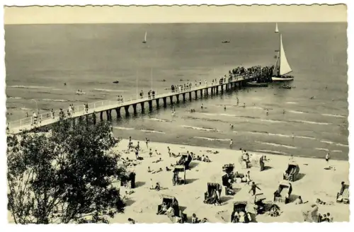 AK Timmendorfer Strand, Strandpartie mit Landungsbrücke, 11245