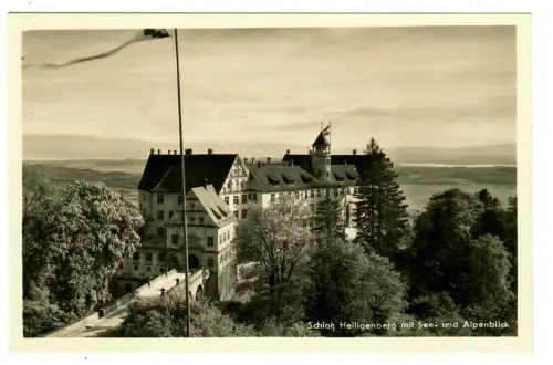 AK Heiligenberg, Schloß Heiligenberg - Haus Fürstenberg mit Seeblick, 10662