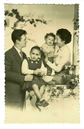 AK Familie, Eltern mit ihren kleinen Kindern, 20074