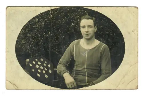 Foto AK Sportler Portrait  mit Medaillien, 12171