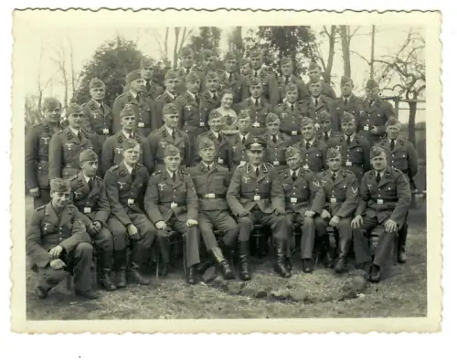 WW2, 2.WK, Orig. Foto Wehrmacht, Luftwaffe, Soldatengruppe mit Offizier, 6047