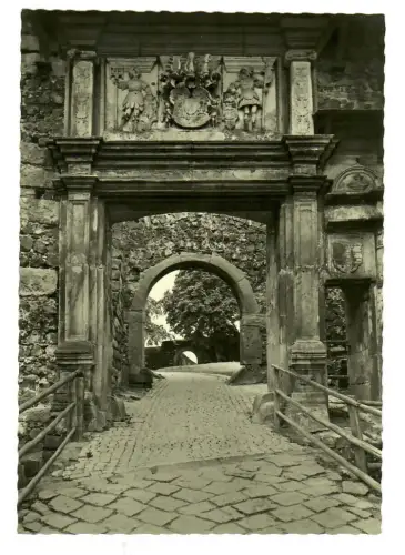 AK Burg Stolpen/ Sachsen, Hauptportal mit Kursächischem Wappen, 10852