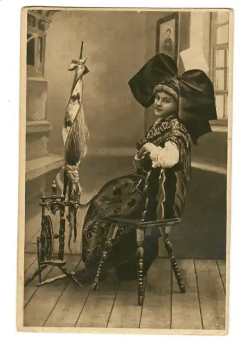 AK Dame, Elsässerin, traditioneller Tracht, am Spinnrad, 20214