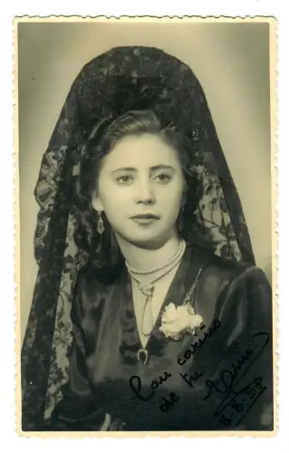 Foto Dame mit Spitzenschleier, traditionelle Festkleidung Spanierinnen, 12183