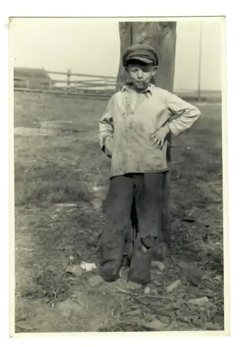 WW2, 2. WK, Foto, Wehrmacht Russland, russischer Bauernjunge mit Zigarre, 11977