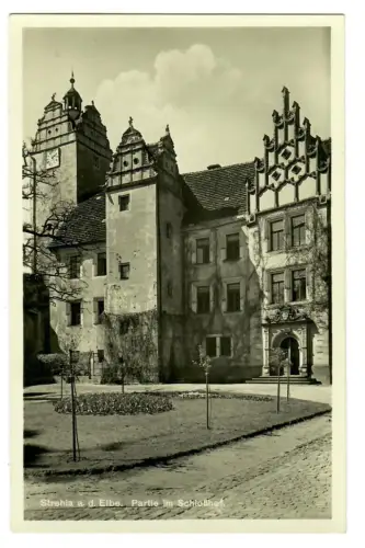 AK Strehla a. d. Elbe, Partie im Schloßhof, 11101