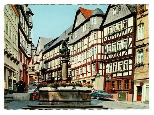 AK Marburg an der Lahn, Marktbrunnen, Altstadt, Fachwerkhäuser, 10244