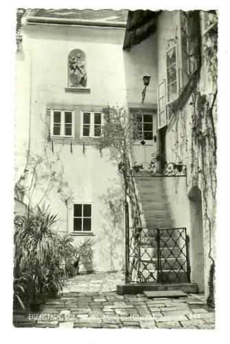 AK Eisenstadt BGL Haydn Museum Hofansicht, 10221