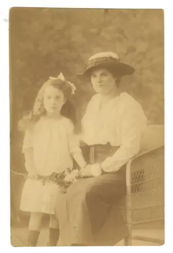 Foto AK, elegante Dame mit Tochter, Samson & Co, Frankfurt a.M., 12013