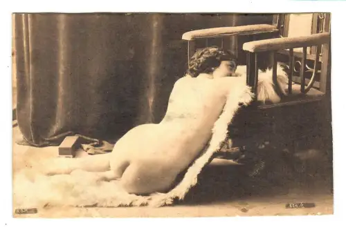 AK Erotik, Frau Akt, Porträt liegend, nackt, erotic nude, 12033