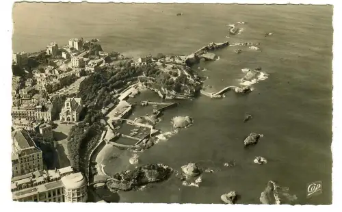 AK Biarritz, Hafen Panorama mit Hotel Bellevue, 10909