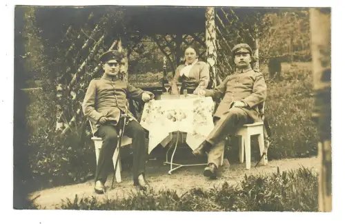 WW1, 1. WK,  Foto AK, Offiziere mit junger Dame  , 6066