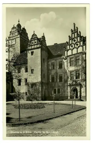 AK Strehla a. d. Elbe, Partie im Schloßhof, 11101