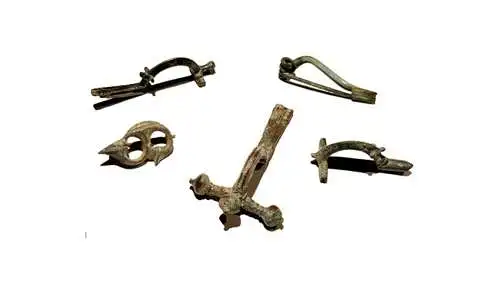 Fünf römische Fibeln 