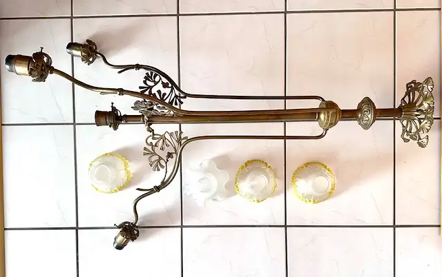 Kronleuchter, 4-armig: Schmuckstück für Räume mit Salonhöhe 1