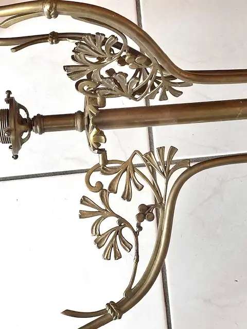 Kronleuchter, 4-armig: Schmuckstück für Räume mit Salonhöhe 2