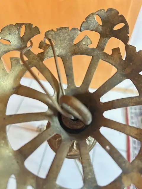 Kronleuchter, 4-armig: Schmuckstück für Räume mit Salonhöhe 4