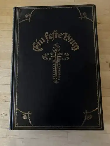 Diverse: Ein feste Burg - Predigten und Reden aus eherner Zeit. Zum Besten der Nationalstiftung für die Hinterbliebenen der im Kriege Gefallenen. Großformatige Prachtausgabe 1914. 