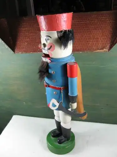 Sehr großer alter Nußknacker