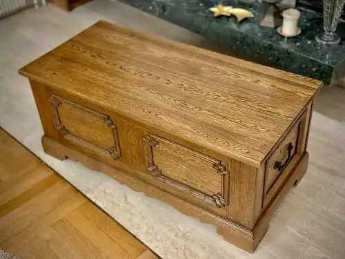 Eichen-Flachdeckeltruhe im Landhausstil