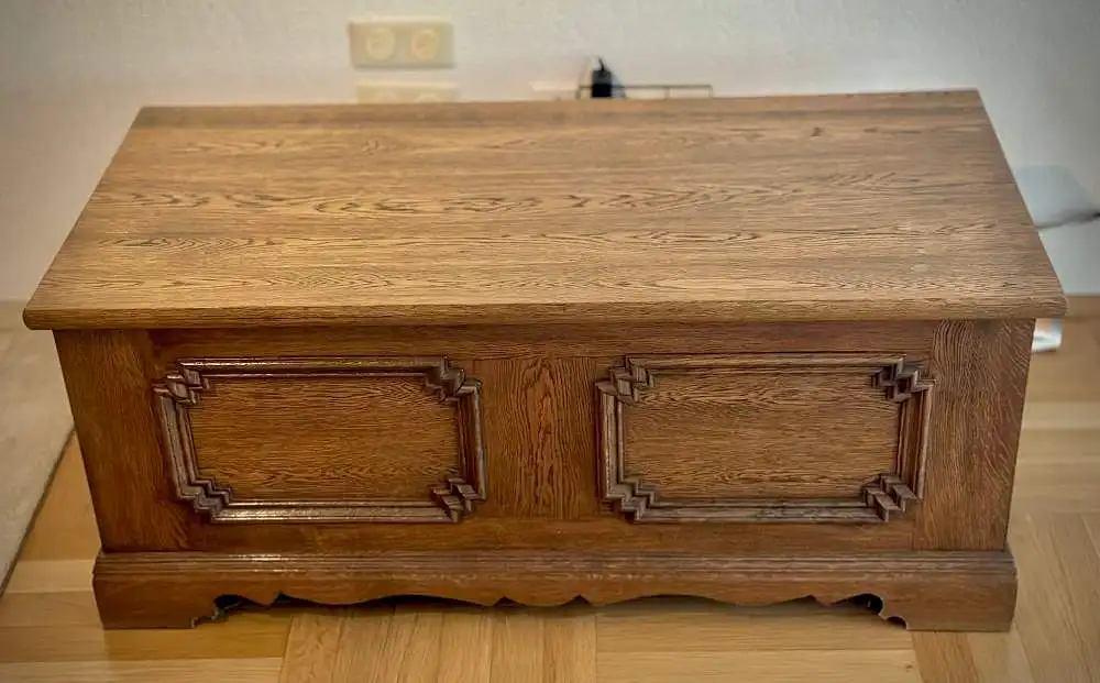 Eichen-Flachdeckeltruhe im Landhausstil 2