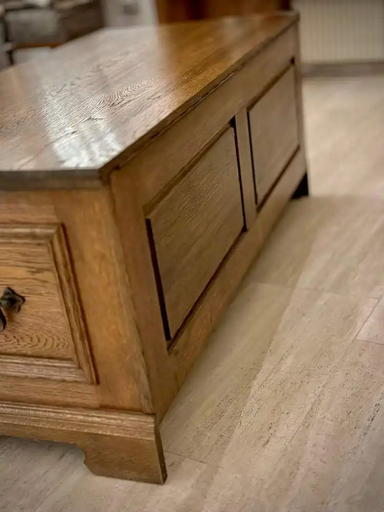 Eichen-Flachdeckeltruhe im Landhausstil 3