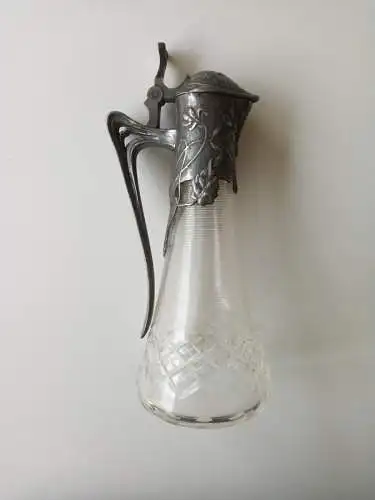Art - Nouveau - Stil, Glas-Karaffe mit versilbertem Britanniametall,