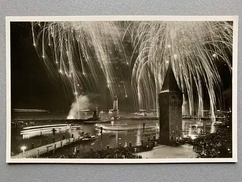 [Echtfotokarte schwarz/weiß] Lindau am Bodensee - Hafenbeleuchtung. 