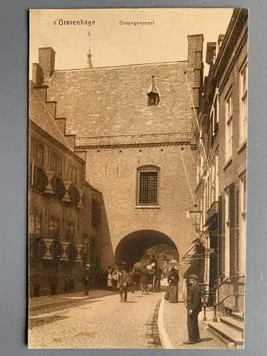 [Echtfotokarte schwarz/weiß] s`Gravenhage - Gevangenpoort. 