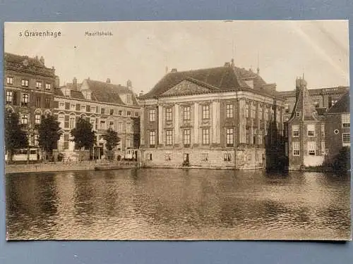 [Echtfotokarte schwarz/weiß] s´Gravenhage - Mauritshuis. 