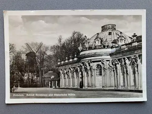 [Echtfotokarte schwarz/weiß] Potsdam / Schloß Sanssouci und historische Mühle. 