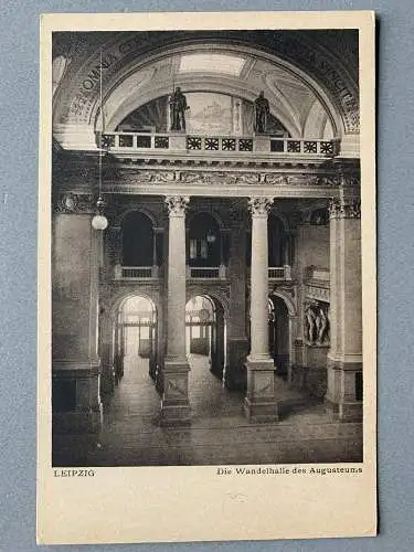 [Echtfotokarte schwarz/weiß] Leipzig - Die Wandelhalle des Augusteums. 