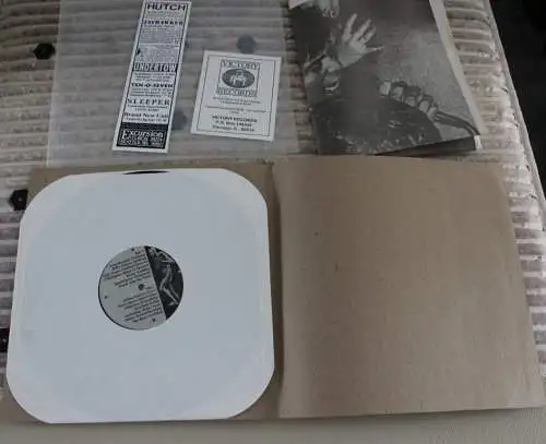 Universal Choking Sign Vinyl LP 12 mit Poster Punk Newspaper Hardcore
