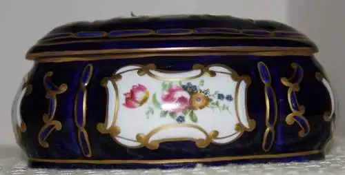 Royal Dux Dose und Deckel Porcelain Porzellan Handarbeit Rokoko