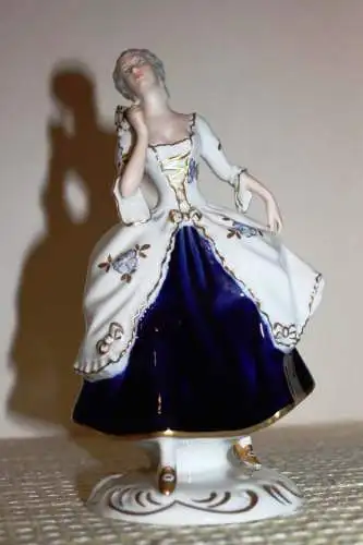Royal Dux Original Rokoko Mädchen mit Fächer Porzellan Figur