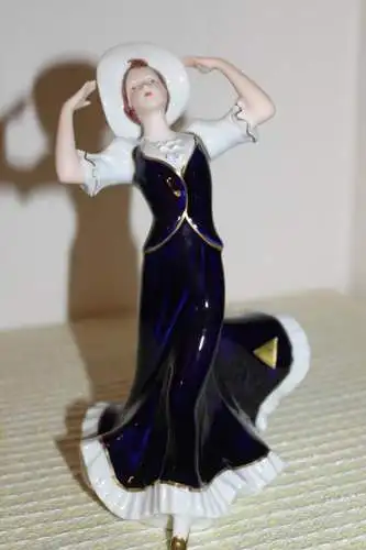 Royal Dux Porzellan Mädchen mit Hut 25cm Czech Bohemia Original