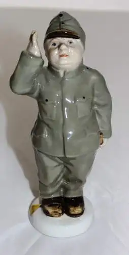 Royal Dux Porzellanfigur Braven Soldaten Schwejk mit Pfeife salutierend Böhmische Manufaktur in Dux