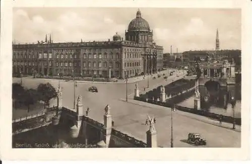 [Ansichtskarte] Berlin Schloss und Schlossbrücke 1944 echte Photographie Deutsches Reich. 