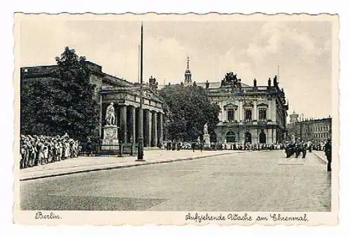 [Ansichtskarte] Berlin Aufziehende Wache am Ehrenmal Klemm Bütten Karte 179. 